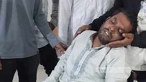 গাইবান্ধায় স্বতন্ত্র প্রার্থীর গাড়ি বহরে হামলার অভিযোগ
