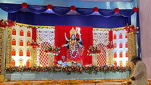 শুভবোধের প্রত্যাশায় বর্ণিল আয়োজনে ‘শ্যামা মায়ের’ পূজা