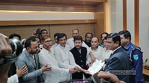স্বতন্ত্রের রেকর্ড: প্রতিদ্বন্দ্বিতার হাতিয়ার না শঙ্কার