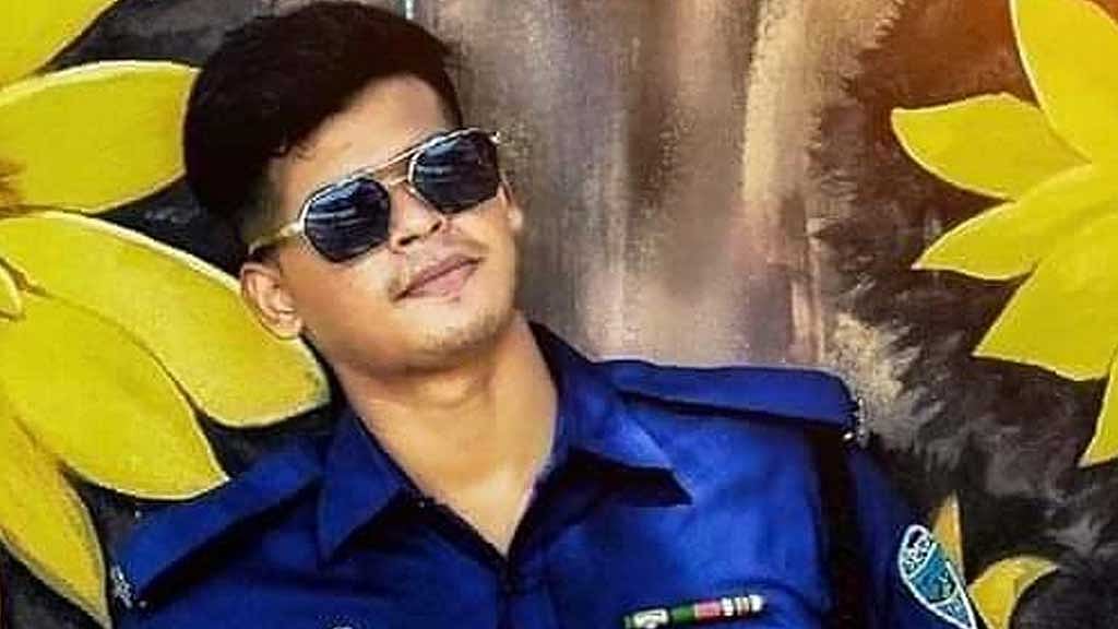 ফেইসবুক লাইভে এসে নিজের বুকে গুলি পুলিশ সদস্যের