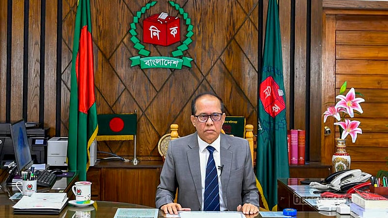 নির্বাচন কমিশন ভবন থেকে জাতির উদ্দেশ্যে ভাষণে বুধবার দ্বাদশ সংসদ নির্বাচনের তফসিল ঘোষণা করেন সিইসি কাজী হাবিবুল আউয়াল।