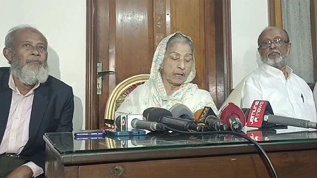 জিএম কাদের ও চুন্নুকে দায় দিয়ে ভোটে না যাওয়ার ঘোষণা রওশনের
