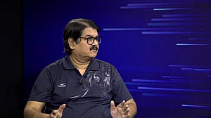 লৌহকপাট বিতর্ক: সুর পাল্টানোর যুক্তি দেখছেন না সুজিত মুস্তফা