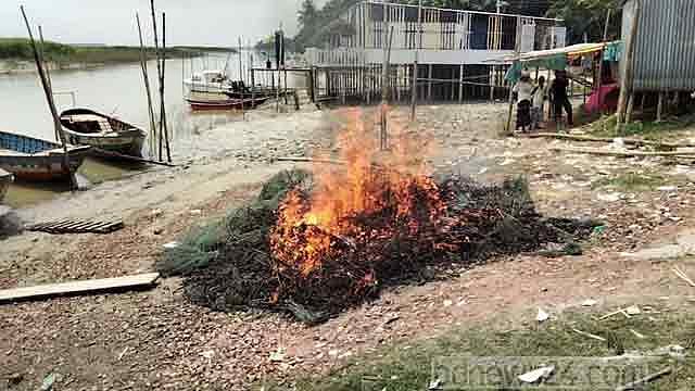 পদ্মায় নিষিদ্ধ চায়না দুয়ারি জাল জব্দ, জরিমানা