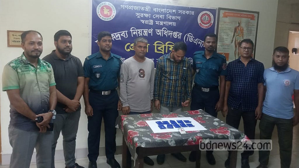 মাদক মামলায় বরখাস্ত পুলিশ সদস্য ফের ইয়াবাসহ আটক