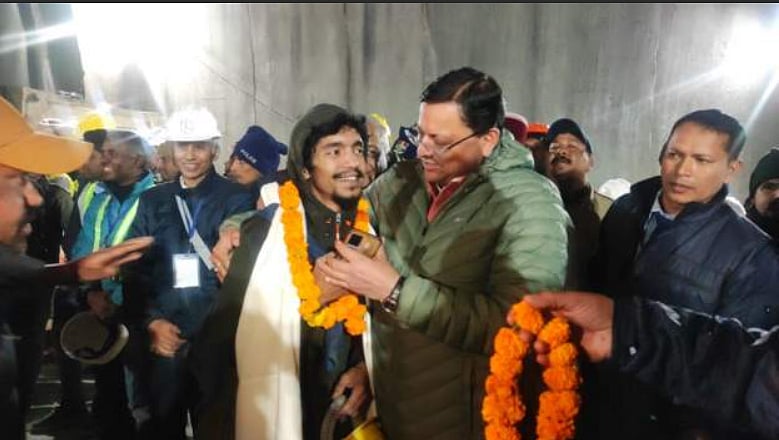 মুক্তি মিলল ভারতে সুড়ঙ্গে আটকা পড়া শ্রমিকদের