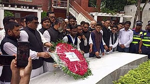 হিরো আলম এবার মুক্তিযুদ্ধ প্রজন্ম লীগে, টুঙ্গিপাড়ায় শ্রদ্ধা