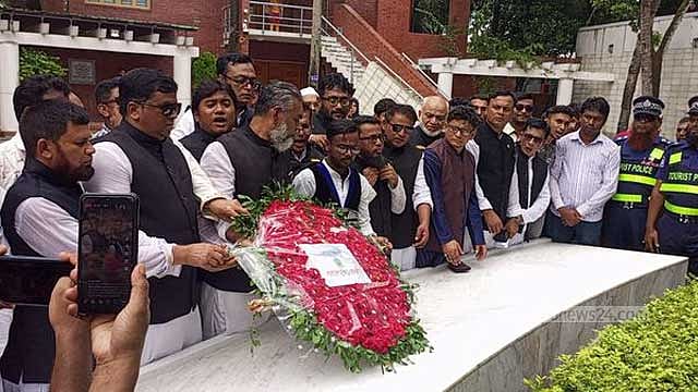 হিরো আলম এবার মুক্তিযুদ্ধ প্রজন্ম লীগে, টুঙ্গিপাড়ায় শ্রদ্ধা