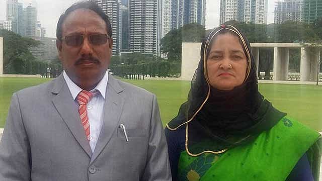 নীলফামারী-৩: নৌকার মাঝির সঙ্গে ‘ডামি প্রার্থী’ হলেন স্ত্রী