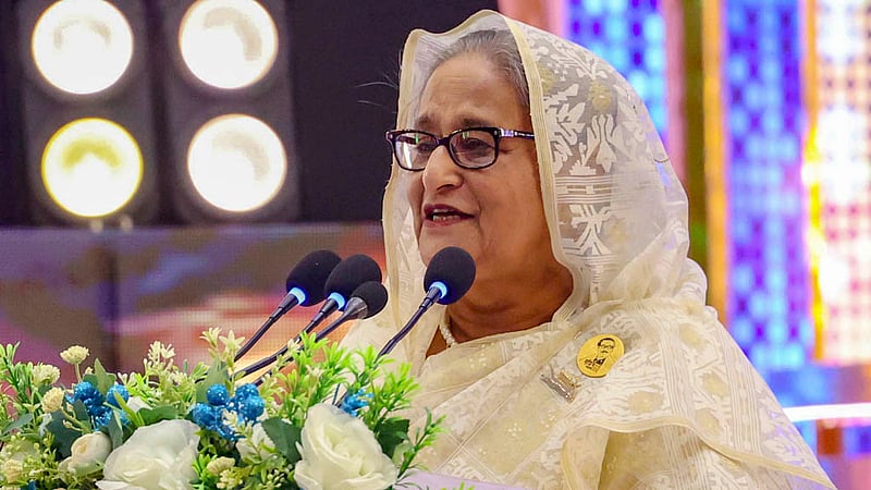 বঙ্গবন্ধু আন্তর্জাতিক সম্মেলন কেন্দ্রে মঙ্গলবার জাতীয় চলচ্চিত্র পুরস্কার অনুষ্ঠানে বক্তব্য দেন প্রধানমন্ত্রী শেখ হাসিনা।