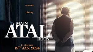 বাজপেয়ীর লুকে পঙ্কজ ত্রিপাঠীর ‘চমক’