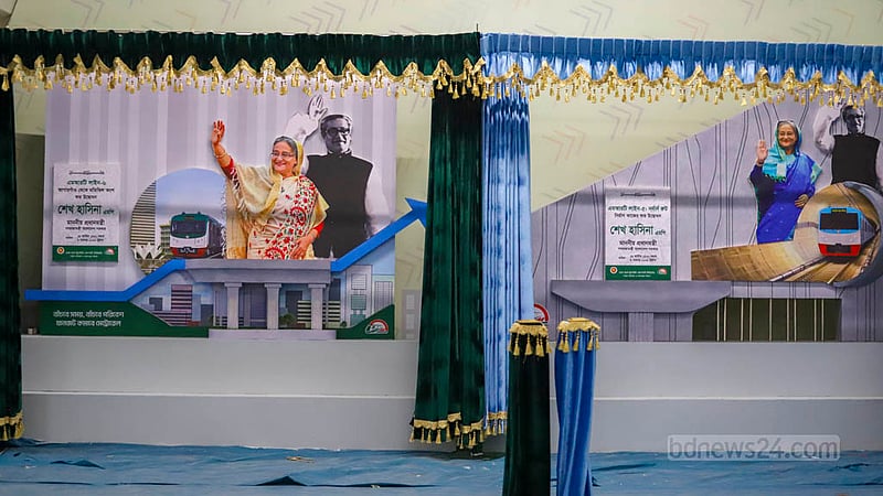 মেট্রোরেলের মতিঝিল অংশের উদ্বোধনের জন্য সেখানে মঞ্চ প্রস্তুত করা হয়েছে।&amp;nbsp;ছবি: তাওহীদুজ্জামান তপু