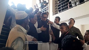ঢাক-ঢোল পিটিয়ে শত শত নেতাকর্মী নিয়ে গোলাপের মনোনয়নপত্র দাখিল