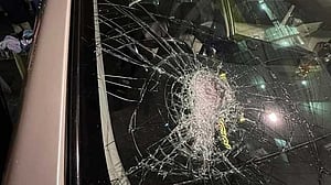 নির্মাতা রেদওয়ান রনির গাড়ি ভাঙচুর