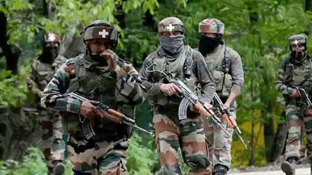 কাশ্মীরে ‘পাকিস্তানি জঙ্গি’ ও ৪ ভারতীয় সেনা নিহত
