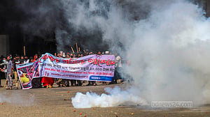 ফের সংঘর্ষে পোশাক শ্রমিকরা