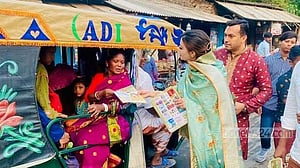চাঁপাইনবাবগঞ্জ-২ আসনে গণসংযোগে চিত্রনায়িকা মাহি