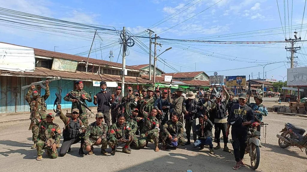 জেলা শহর দখলে নিয়েছে মিয়ানমারের বিদ্রোহীরা