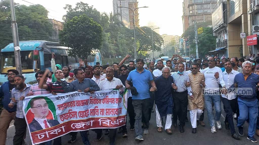 ‘গণতন্ত্র ফেরানোর’ অবরোধ চলবে: ঝটিকা মিছিলে রিজভী