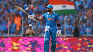 রানের চূড়ায় উঠে টুর্নামেন্টের সেরা কোহলি