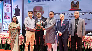 জাতীয় রপ্তানি ট্রফি পেল ওয়ালটন