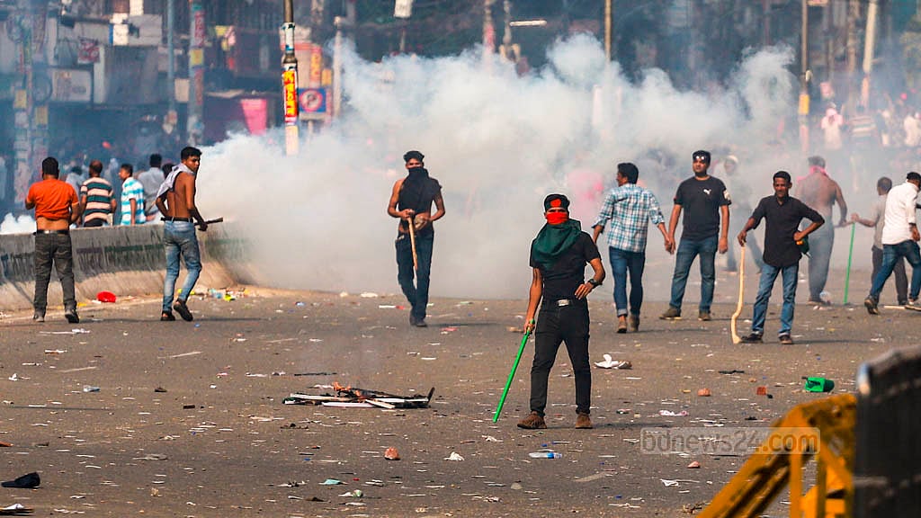 সমঝোতার সাদা পতাকা তুলবে কে