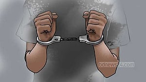 সিরাজগঞ্জে ফেনসিডিল ও ইয়াবা জব্দ, গ্রেপ্তার ৪