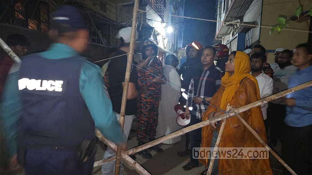 শীতল ঝরনা খালপাড়ের ৫ ভবন থেকে ১০০ পরিবারকে সরানো হল