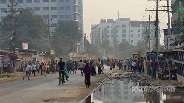 আশুলিয়ায় শ্রমিক-পুলিশ ধাওয়া-পাল্টা ধাওয়া, গুলিবিদ্ধ ৩