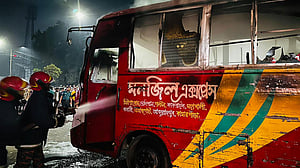 বাসে আগুনের খবরে শুরু হচ্ছে আরও ৪৮ ঘণ্টার অবরোধ