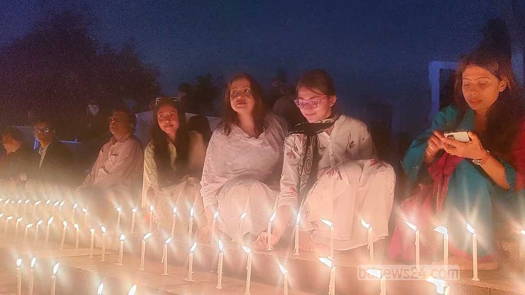 ‘এই আলো সকল অন্ধকার দূর করে দিক’