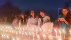 ‘এই আলো সকল অন্ধকার দূর করে দিক’