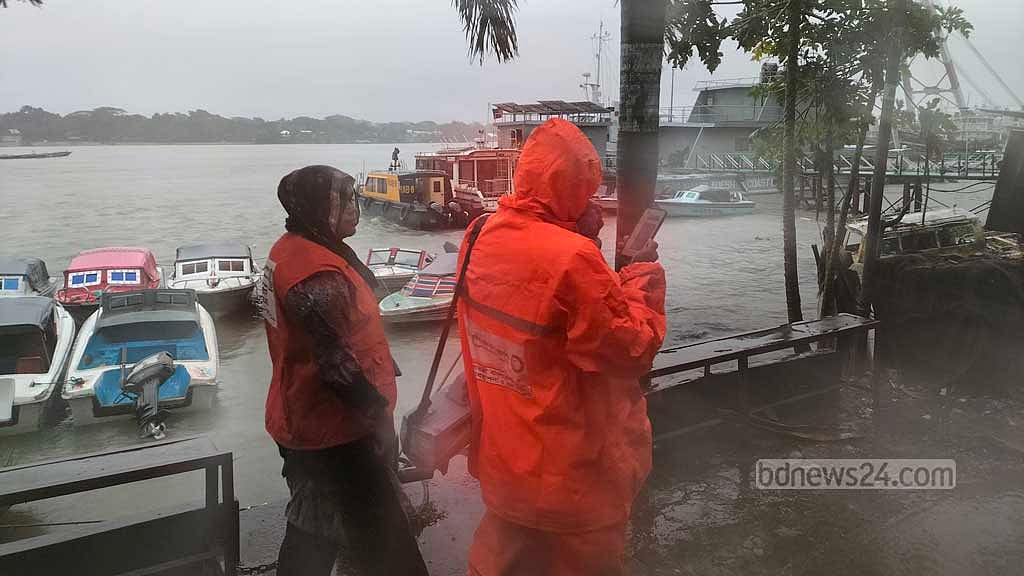 ঘূর্ণিঝড় মিধিলি: আশ্রয়কেন্দ্রে ২৫ হাজারের বেশি মানুষ