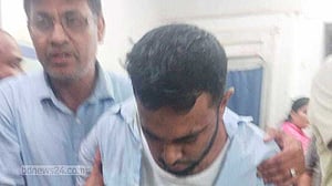 টঙ্গীতে ক্রসিং ঘেঁষে দাঁড়ানো ট্রাকে ট্রেনের ধাক্কা, কবজি হারালেন যাত্রী