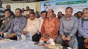 চট্টগ্রাম-১১: লতিফের বিরুদ্ধে লড়াইয়ের প্রস্তুতিতে আওয়ামী লীগের একাংশ