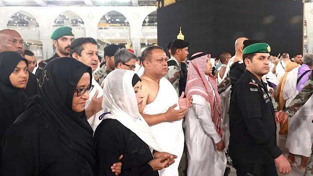 মক্কায় ওমরাহ পালন করেছেন প্রধানমন্ত্রী