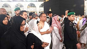 মক্কায় ওমরাহ পালন করেছেন প্রধানমন্ত্রী