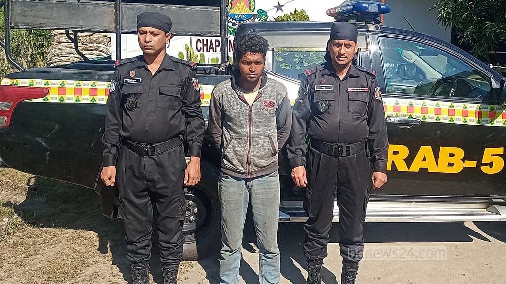 চাঁপাইনবাবগঞ্জে সাড়ে ৩ কেজি গান পাউডার জব্দ, যুবক গ্রেপ্তার