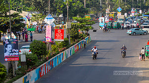 অবরোধের সকালে ঢাকার সড়ক যেমন