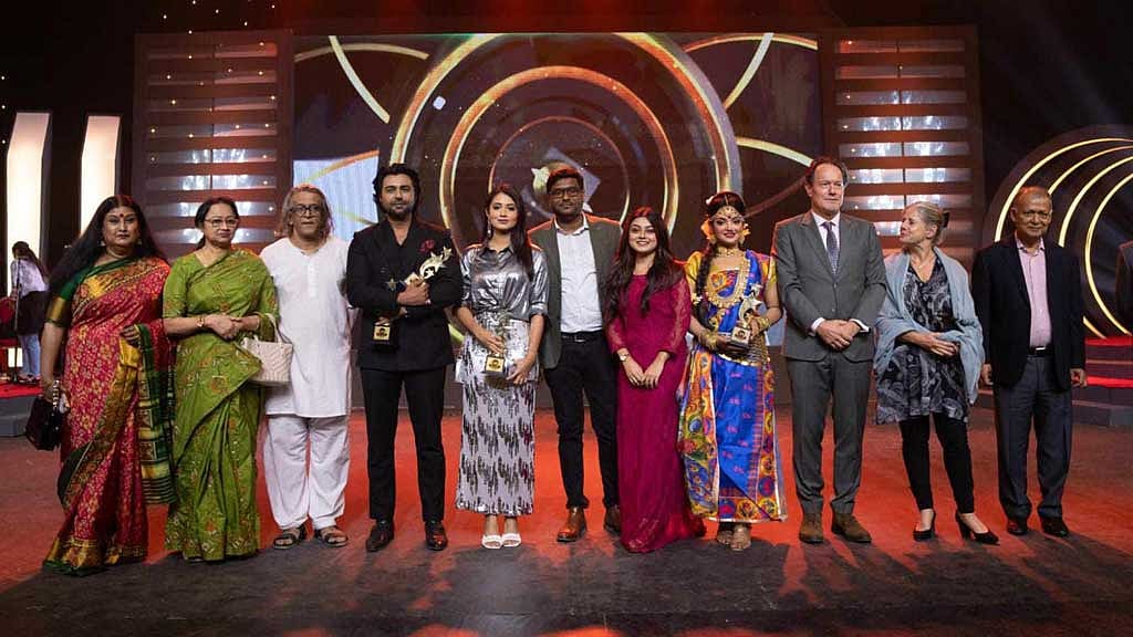‘দীপ্ত অ্যাওয়ার্ড’ পেলেন যারা
