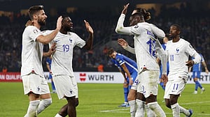 টানা সাত জয়ের পর গ্রিসের মাঠে পারল না ফ্রান্স