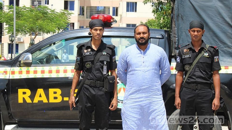 রাজশাহীতে পাকিস্তানি রিভলবার ও মাদকসহ একজন গ্রেপ্তার
