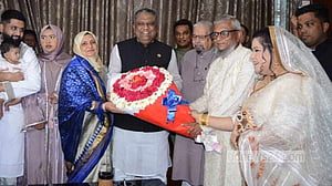 সিলেট সিটি মেয়রের দায়িত্ব নিলেন আনোয়ারুজ্জামান