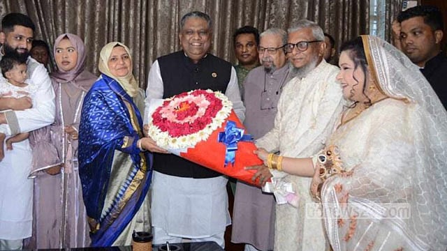 সিলেট সিটি মেয়রের দায়িত্ব নিলেন আনোয়ারুজ্জামান