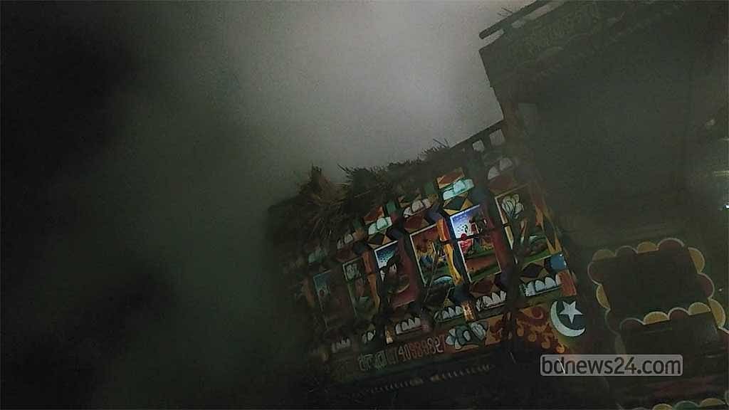 নাটোর পেট্রোল বোমায় পুড়ল খড় বোঝাই নসিমন
