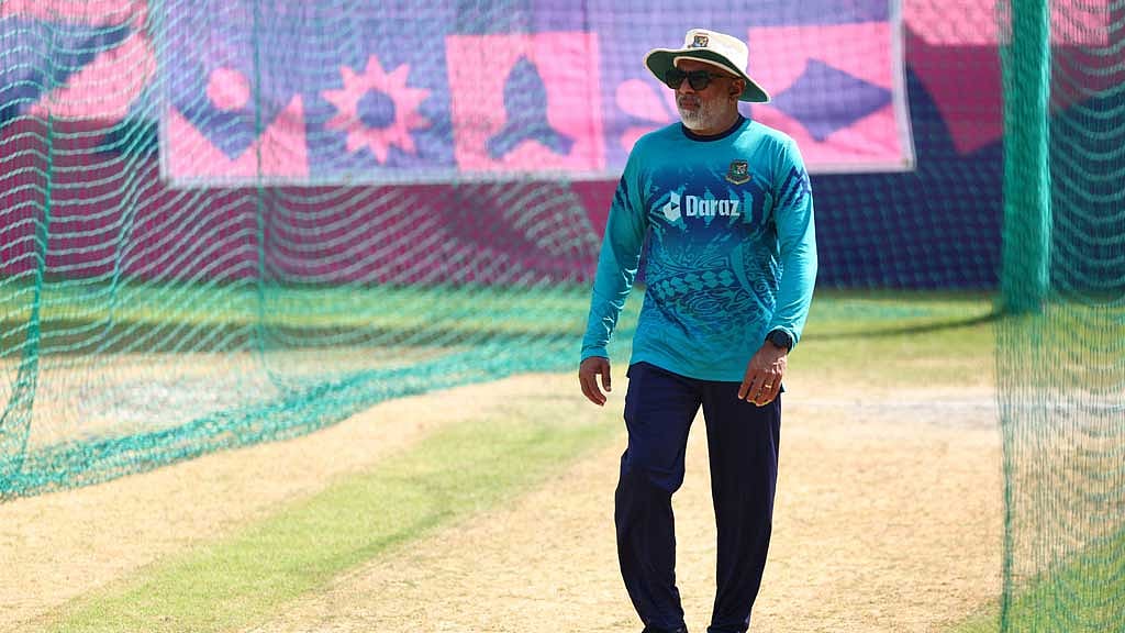 ‘সিদ্ধান্ত গ্রহণের ক্ষেত্রে ভুগছে বাংলাদেশ’, মাহমুদের দাবিতে মন্তব্য নেই হাথুরুসিংহের