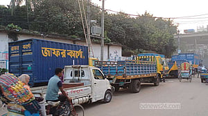 তেজগাঁওয়ে সড়ক থেকে ট্রাক উঠবে বহুতল টার্মিনালে