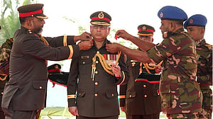 আর্মি সার্ভিস কোরের ‘কর্নেল কমান্ড্যান্ট’ হলেন লেফটেন্যান্ট জেনারেল ওয়াকার-উজ-জামান
