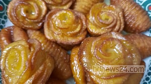 রেসিপি: গোলাপ পিঠা ও ঝিনুক পিঠা