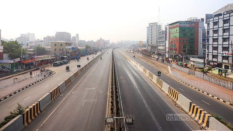 অবরোধ চলাকালে রোববার সকালে ঢাকার যাত্রাবাড়ী সড়কে যানবাহন চলেছে অন্য দিনের তুলনায় কম।&amp;nbsp;ছবি: তাওহীদুজ্জামান তপু